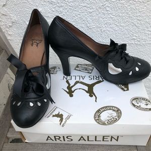 Size 9.5 Aris Allen leather soled dancing shoes. Black with silver detail